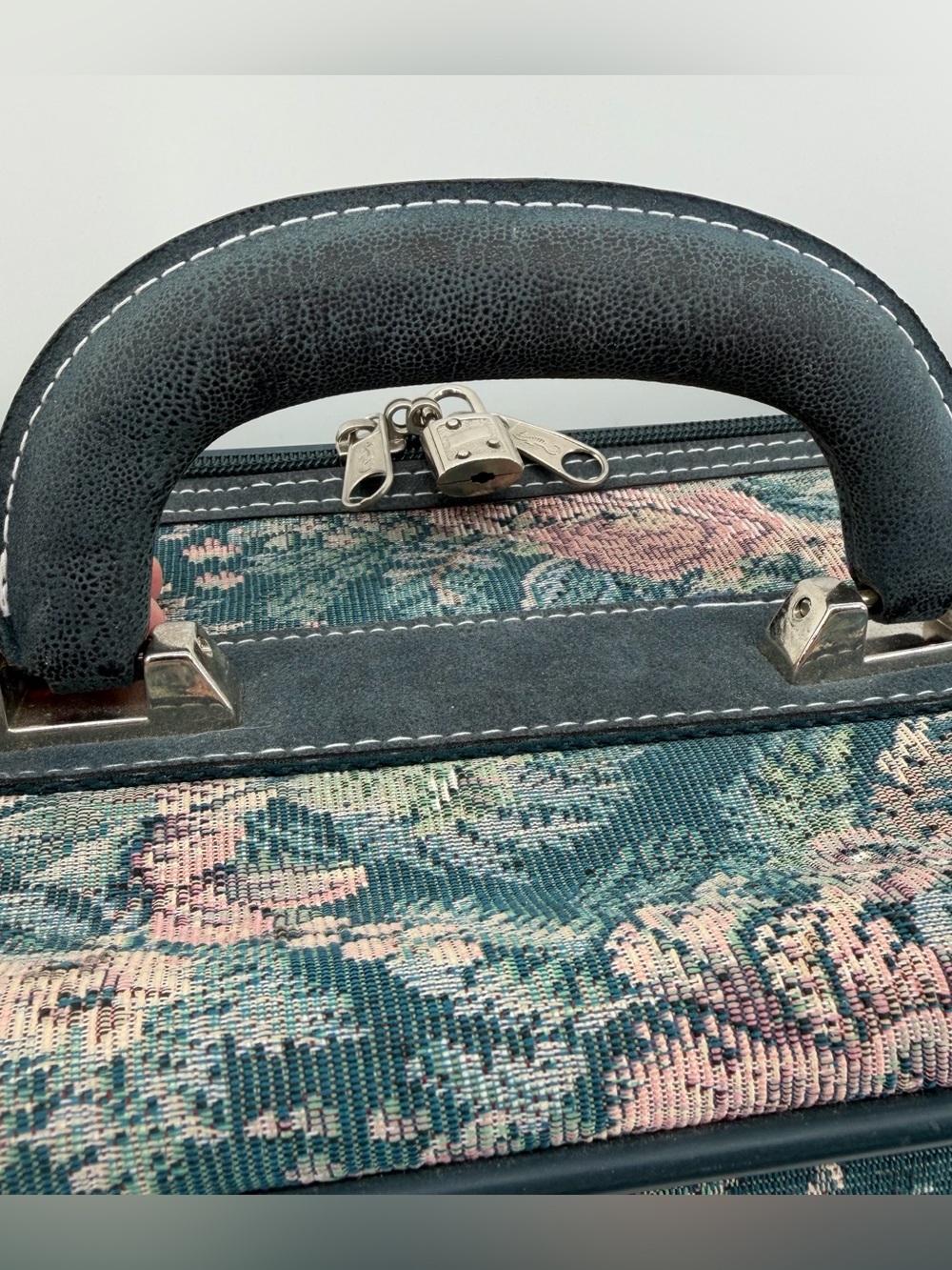 Atlantic Vintage Tapestry Floral 4-Wheel Spinner Carry On Luggage Suitcase 21” - Picture 6 of 14